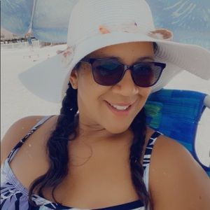 Meet your Posher, Cynthia